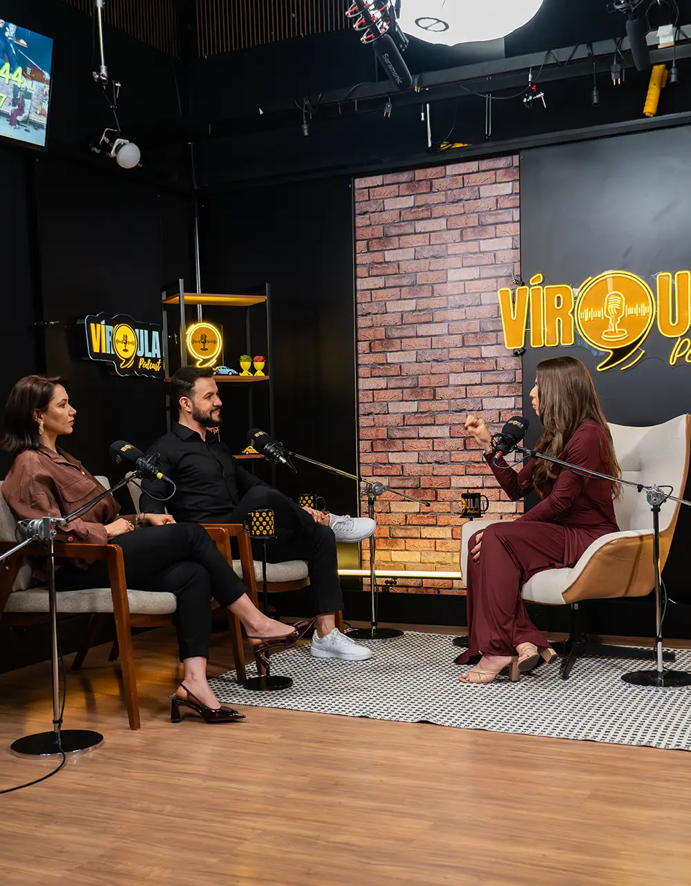Alexandre e Karen Formagio participando de uma conversa em um podcast